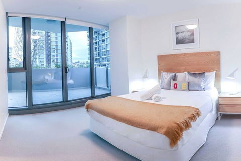 Incredible Riverside Apartment In Brisbane - Southport Accommodation 6