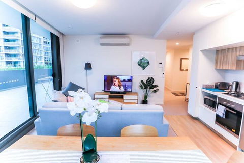 Incredible Riverside Apartment In Brisbane - Southport Accommodation 4