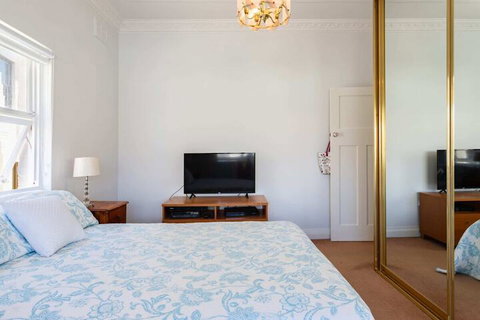 Garden Style Apartment In Prime Location - Southport Accommodation 1