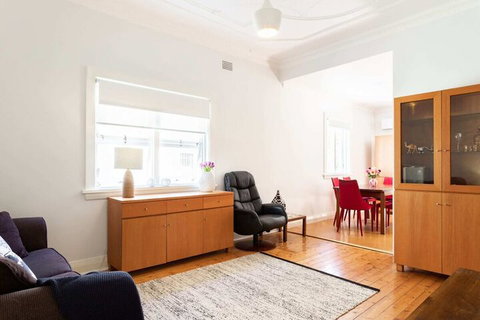 Garden Style Apartment In Prime Location - Southport Accommodation 7