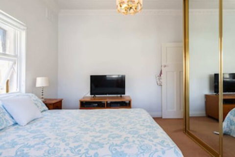 Garden Style Apartment In Prime Location - Southport Accommodation 0