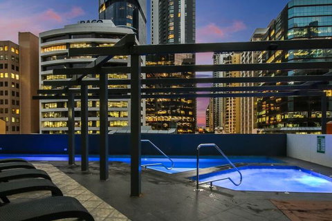 Amazing CBD 2BD Apartment W / Parking & Pool! - Accommodation Southport 7