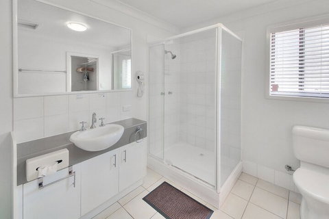 Airtrip Apartment On Russell St - Accommodation Southport 6