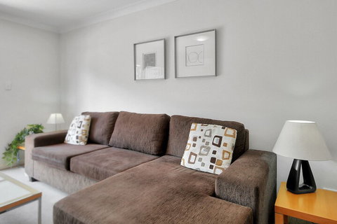 Airtrip Apartment On Russell St - Accommodation Southport 4