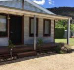 Rail Trail Cottage - Southport Accommodation
