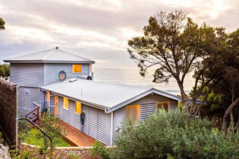Yallingups Best Located Beach House - Southport Accommodation 6