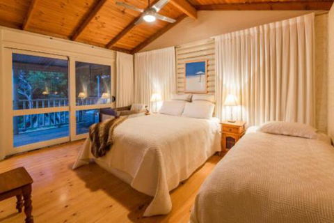 Yallingups Best Located Beach House - Southport Accommodation 3