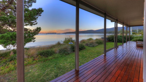 Tides Reach - Essentially Tas Dover - Southport Accommodation 3