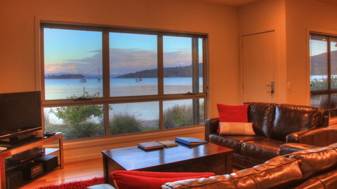 Tides Reach - Essentially Tas Dover - Southport Accommodation 4