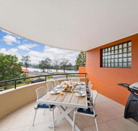 Dolphin Cove Apt 5 - Southport Accommodation