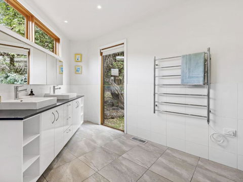 BIRDSONG MORNINGTON - Southport Accommodation 6