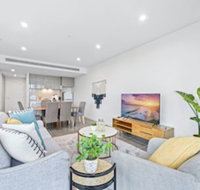 HomeHotel Luxury Apt with Shopping Mall Downstairs - Accommodation Southport