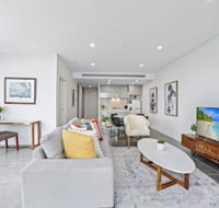 HomeHotel Ultra Luxury 2 Bedroom next to Mall  Train - Accommodation Southport