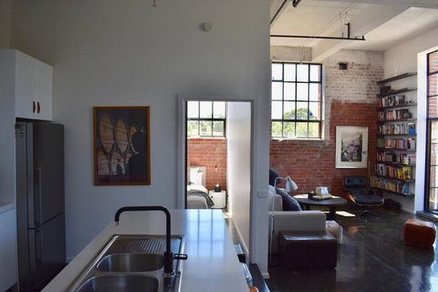 Stylish Warehouse Conversion In Heart Of Fitzroy - Accommodation Southport 6