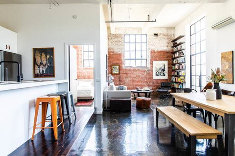 Stylish Warehouse Conversion In Heart Of Fitzroy - Accommodation Southport 1