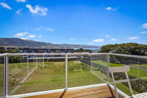 SEA NOOK Seconds From The Beach - Southport Accommodation 0