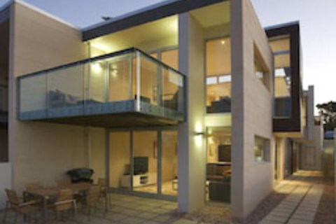 Alouarn Apartment 1 - Accommodation Southport 0