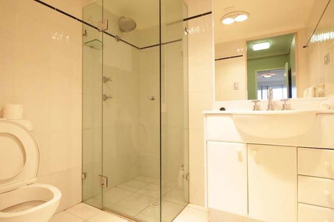 Master Room With Bays View Near Darling Harbour - Accommodation Southport 7