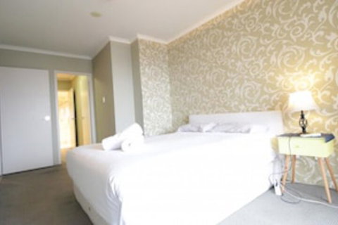 Master Room With Bays View Near Darling Harbour - Accommodation Southport 0