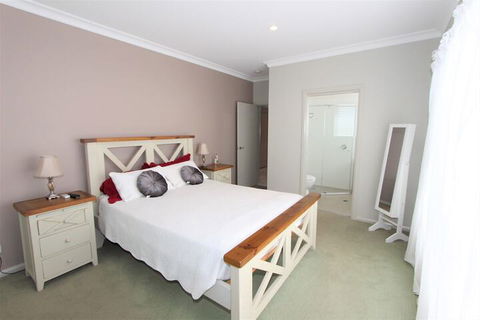 Riverview 2 - Southport Accommodation 5