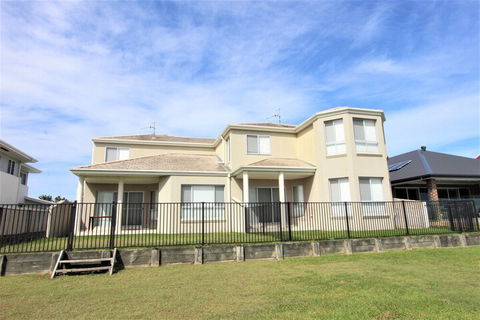 Riverview 2 - Southport Accommodation 1