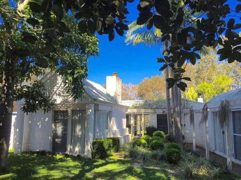 Wisteria Cottage On The Lagoon / Beach - Southport Accommodation 6
