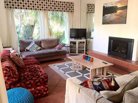 Wisteria Cottage On The Lagoon / Beach - Southport Accommodation 7
