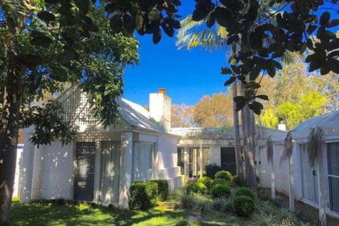 Wisteria Cottage On The Lagoon / Beach - Southport Accommodation 0