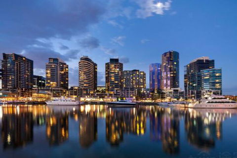 Melbourne Port Wharf Suite - Southport Accommodation 1