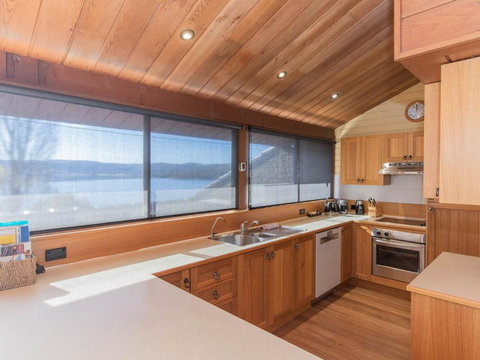 Ibis 19 McLure Circuit - Accommodation Southport 2