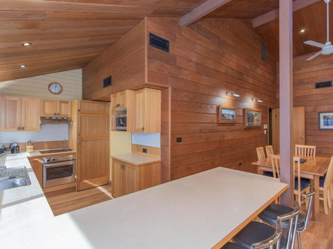 Ibis 19 McLure Circuit - Accommodation Southport 1