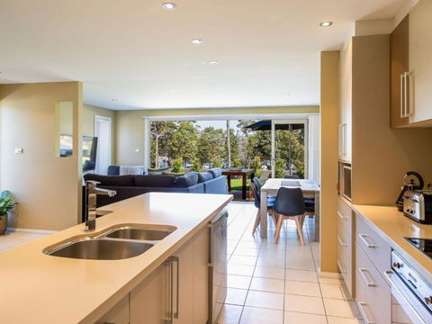 HARBOUR LIGHTS Ulladulla - Southport Accommodation 6