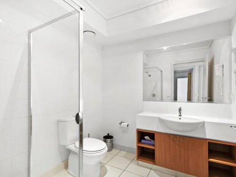 APARTMENT 12 PACIFIC APARTMENTS Across From The Pier - Accommodation Southport 3