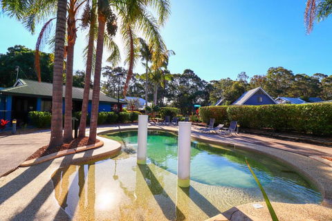 The Lakehouse In Raffetys Resort - Southport Accommodation 4