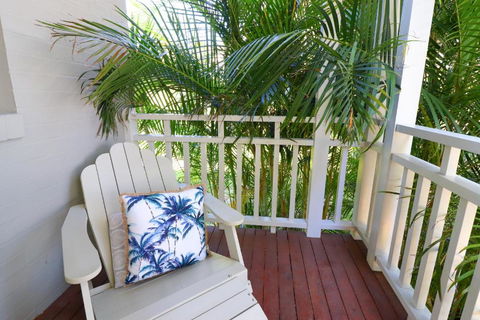 The Lakehouse In Raffetys Resort - Southport Accommodation 5