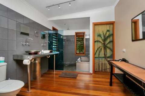 SANTORINIatPALM COVE - Accommodation Southport 3