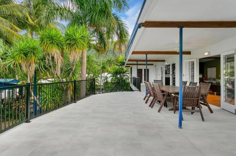 SANTORINIatPALM COVE - Accommodation Southport 1