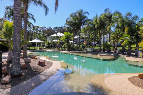 Bluewater Executive Villa In Raffertys Resort - Southport Accommodation 1