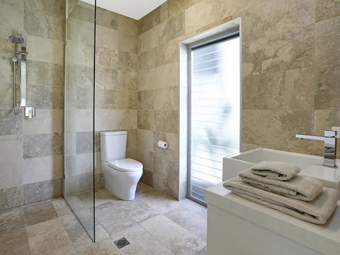 Go With The Flow Noosa Sound - Accommodation Southport 3