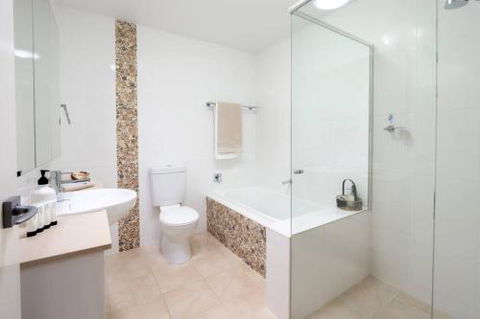 Ait Shona Happy Place. Apt 10 Haven On The Park - Southport Accommodation 3