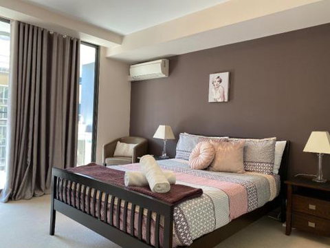 ARENA RESORT STYLE EXEC FREE NETFLIX WIFI WINE - Accommodation Southport 6