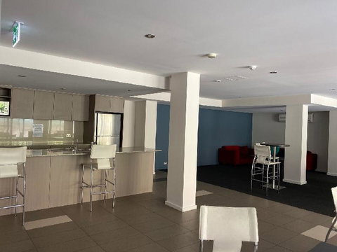 ARENA RESORT STYLE EXEC FREE NETFLIX WIFI WINE - Accommodation Southport 3