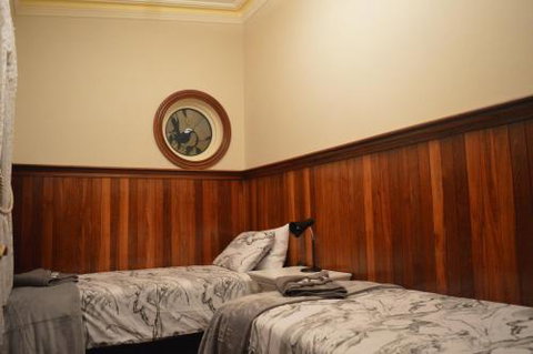 Gargoyle Lodge - Accommodation Southport 5