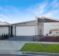 Brand New Home 10 mins to Beach Torquay Geelong Deakin Hospitals - Accommodation Southport