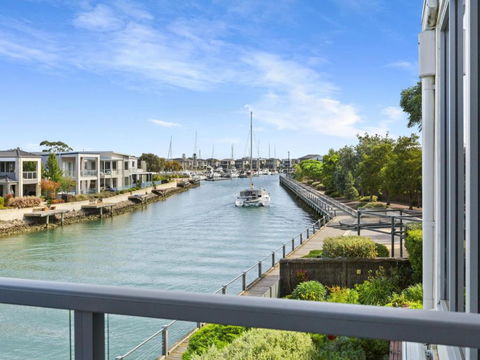 MARINA VIEW - Southport Accommodation 1