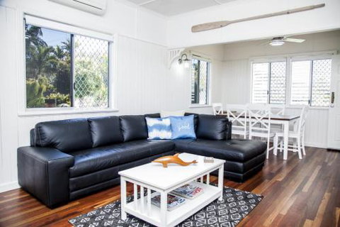 Urangan Harbour Cottage - Southport Accommodation 0