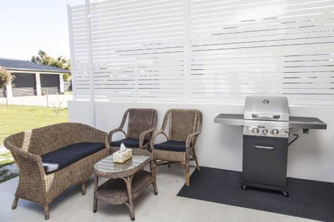 Urangan Harbour Cottage - Southport Accommodation 3