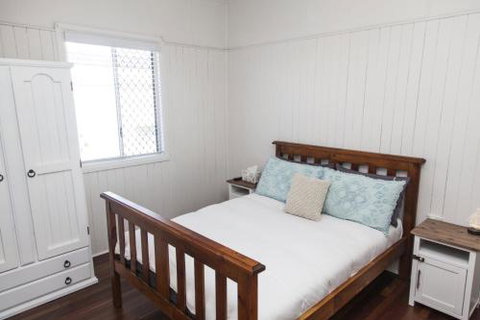 Urangan Harbour Cottage - Southport Accommodation 2