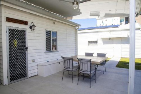 Urangan Harbour Cottage - Southport Accommodation 5
