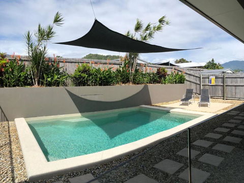 Cooya Beach Ultimate Tropical Getaway - Southport Accommodation 3